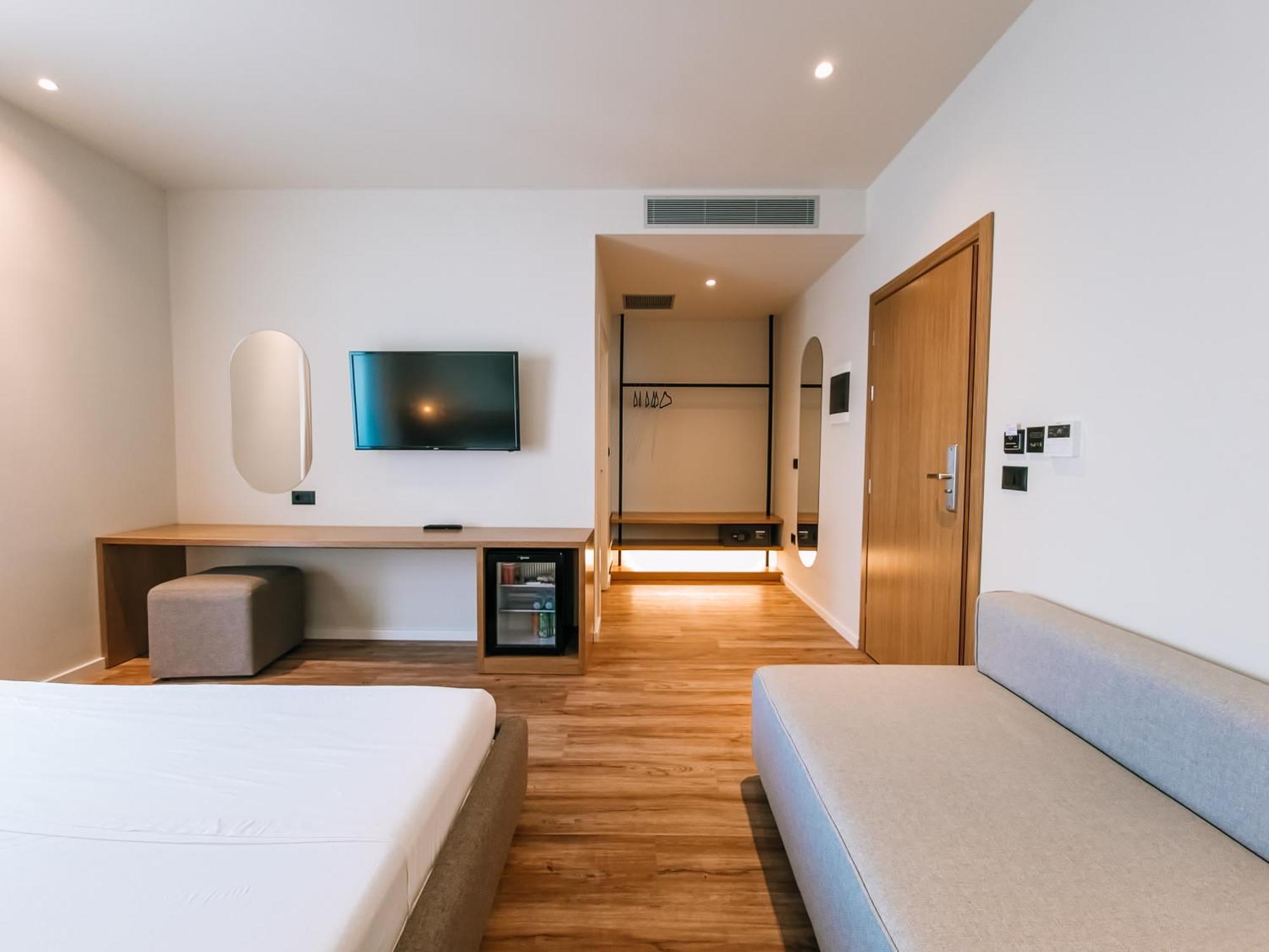 Sunset Shoreline - Sea View - Free Private Parking - Pool 4* Saranda