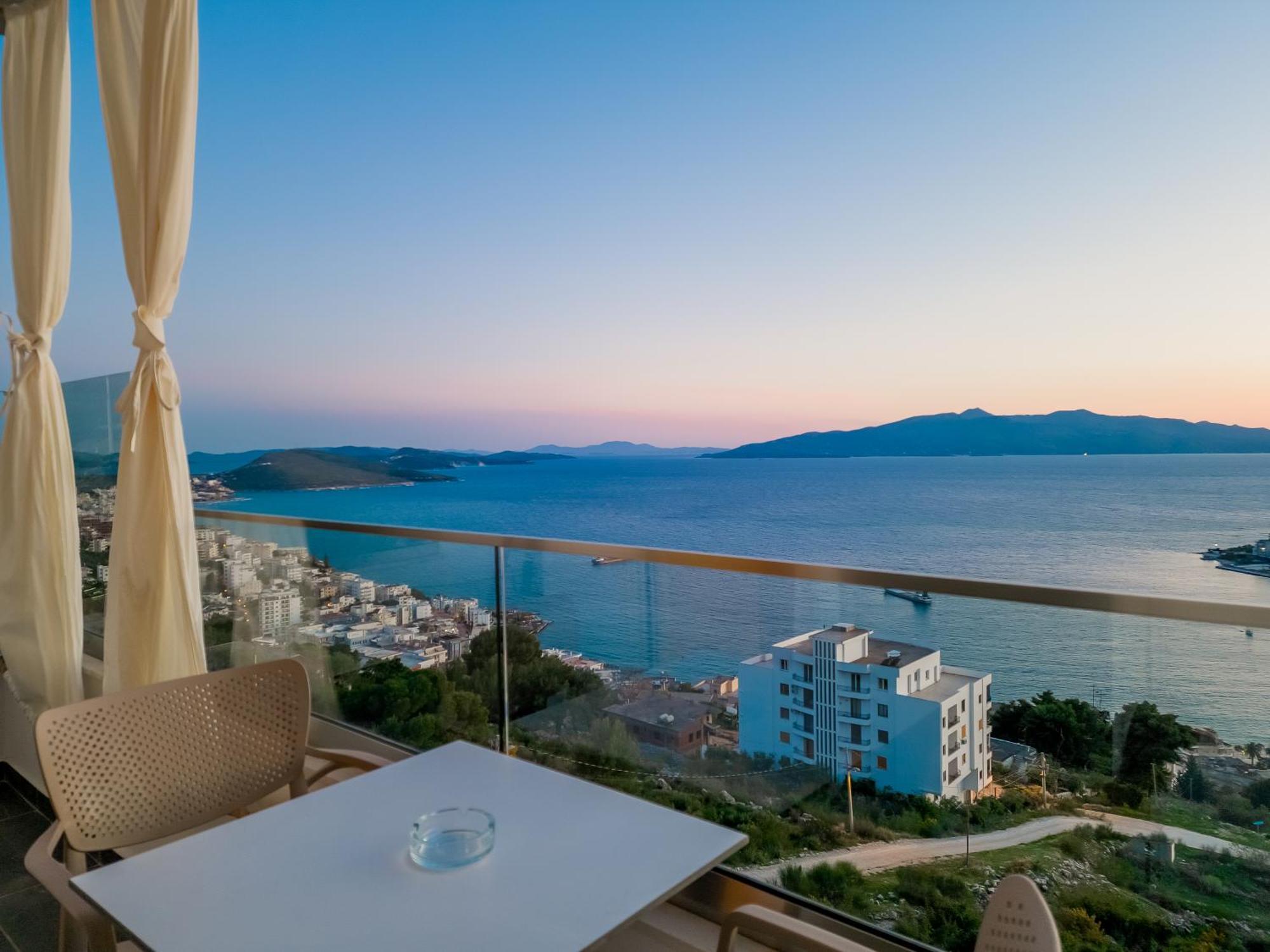 Sunset Shoreline - Sea View - Free Private Parking - Pool Hotel