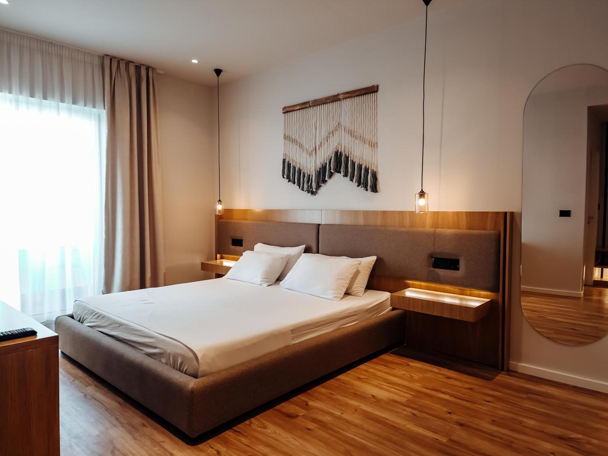 Sunset Shoreline - Sea View - Free Private Parking - Pool Hotel 4*