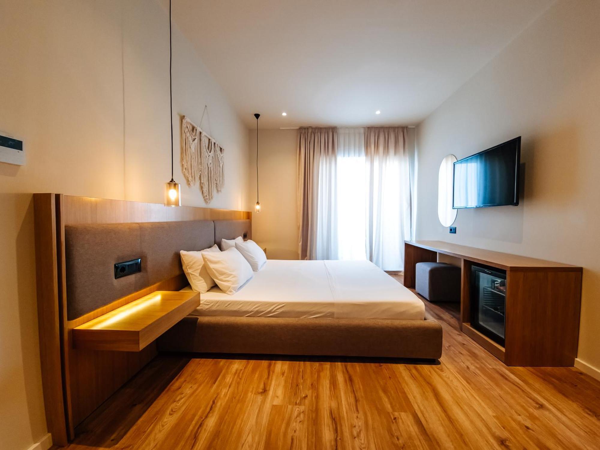 Sunset Shoreline - Sea View - Free Private Parking - Pool Saranda