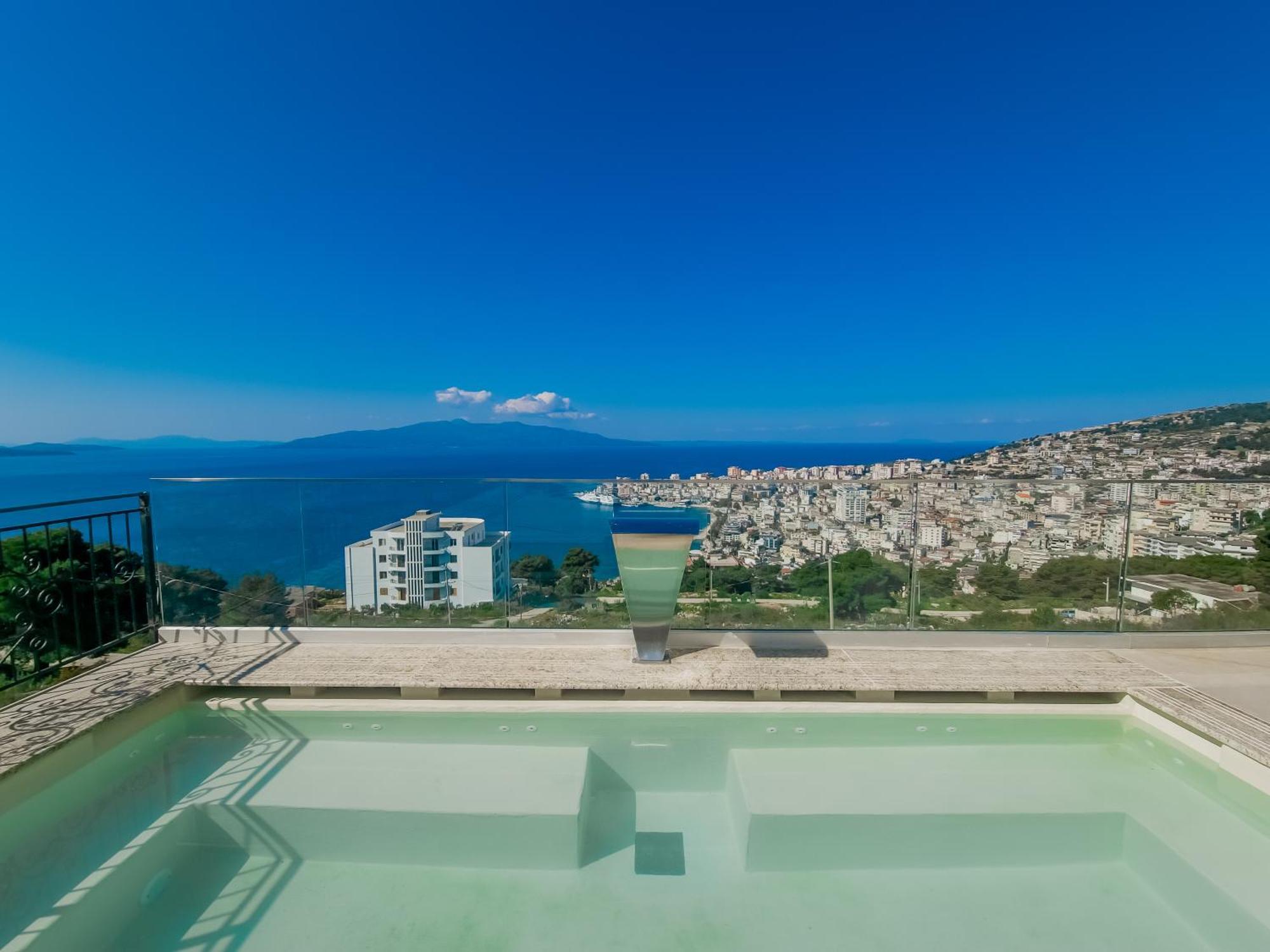 Sunset Shoreline - Sea View - Free Private Parking - Pool 4* Saranda