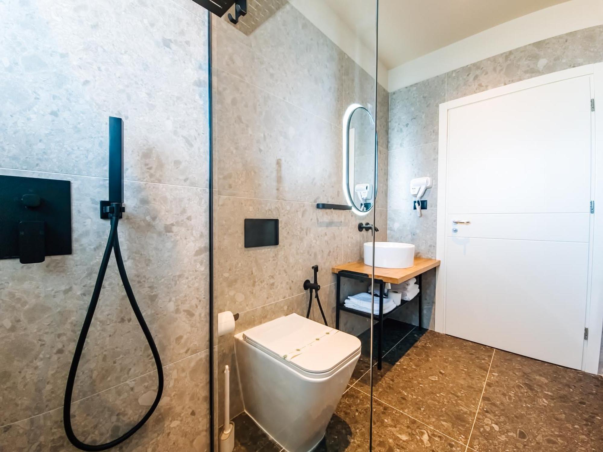 Sunset Shoreline - Sea View - Free Private Parking - Pool Saranda