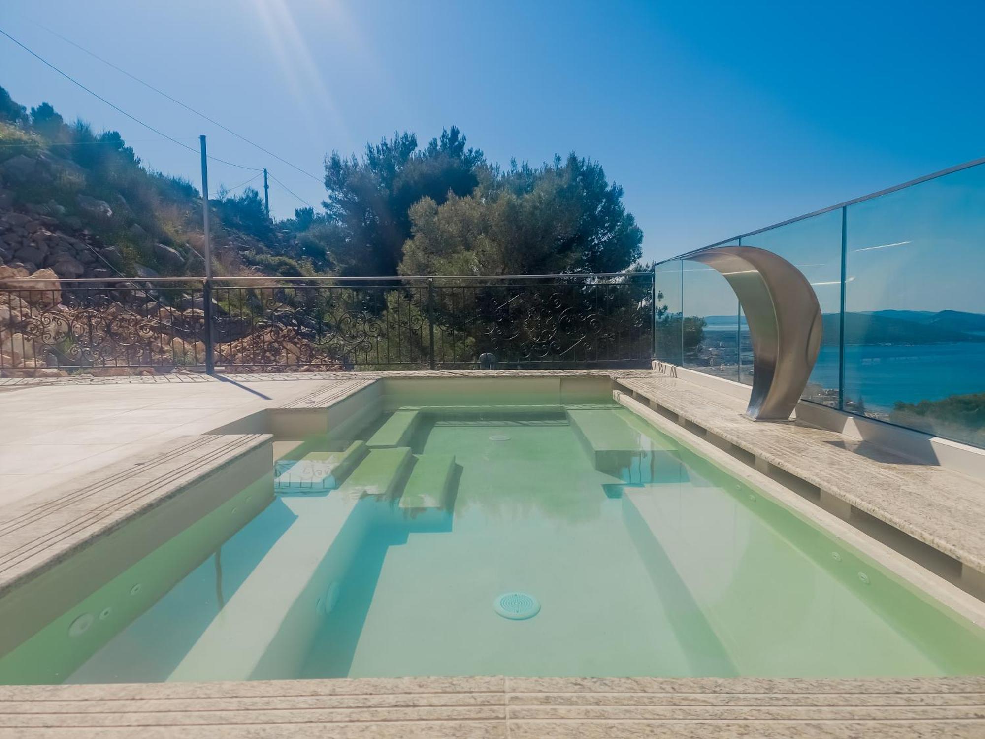 Sunset Shoreline - Sea View - Free Private Parking - Pool 4* Saranda