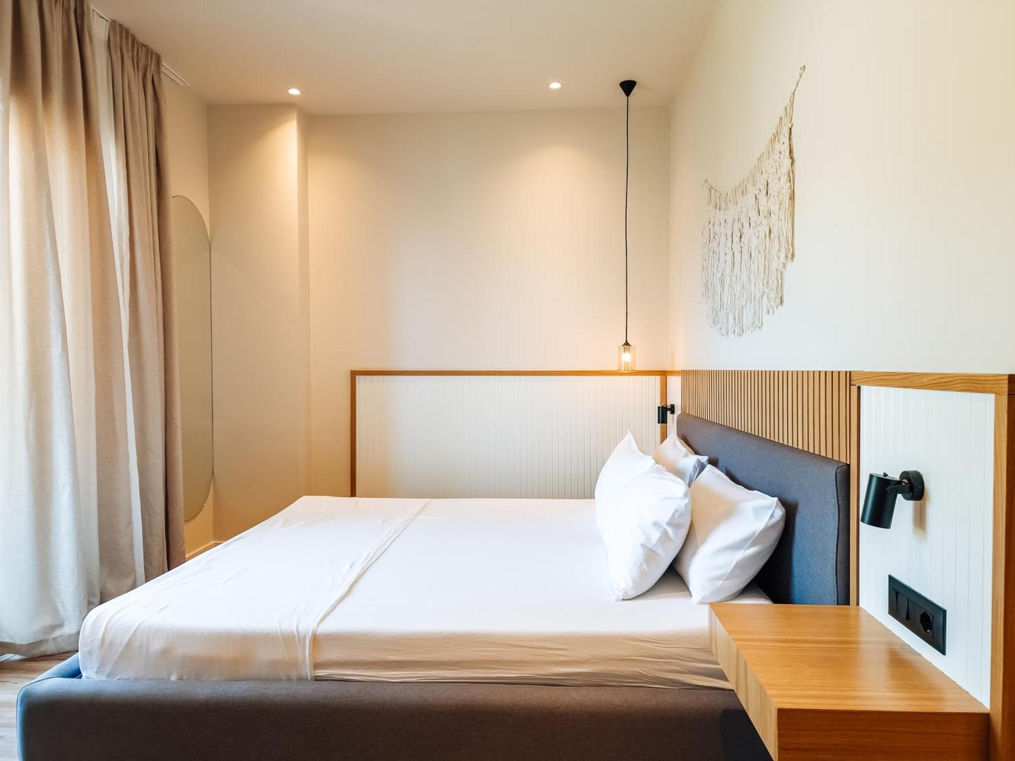 Sunset Shoreline - Sea View - Free Private Parking - Pool Saranda