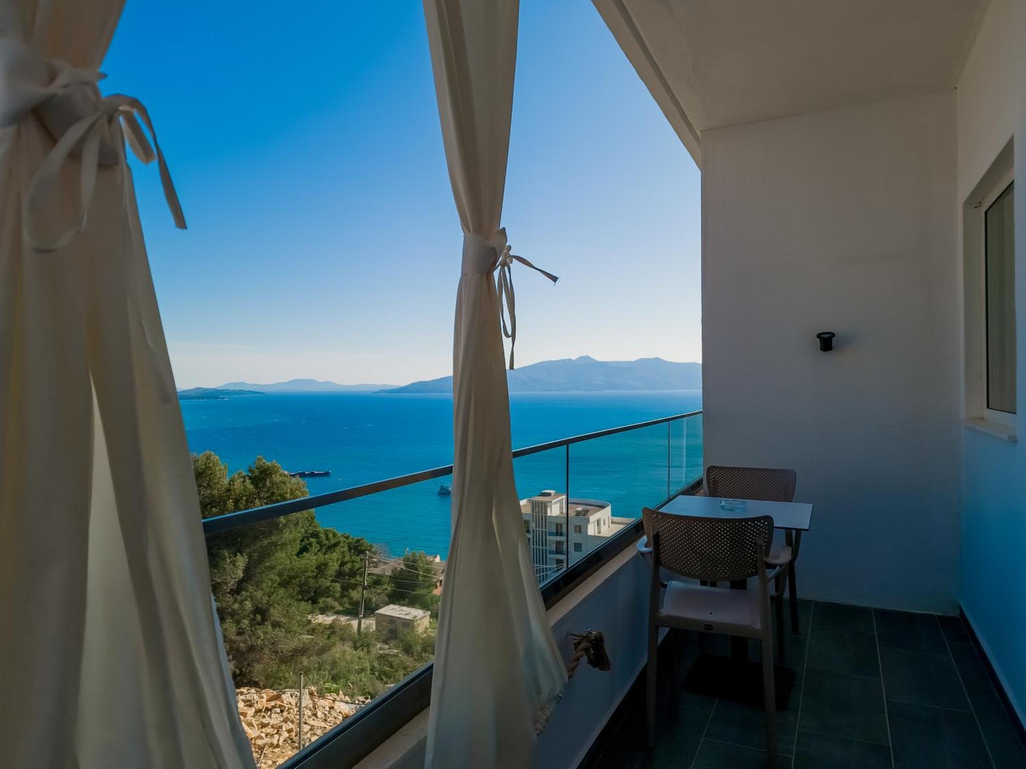 Sunset Shoreline - Sea View - Free Private Parking - Pool 4* Saranda