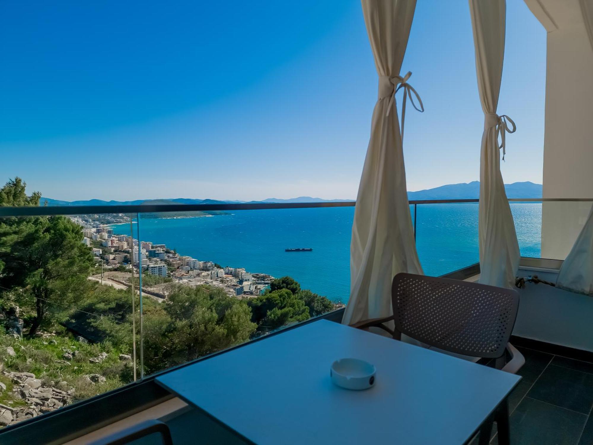 Sunset Shoreline - Sea View - Free Private Parking - Pool Hotel Saranda