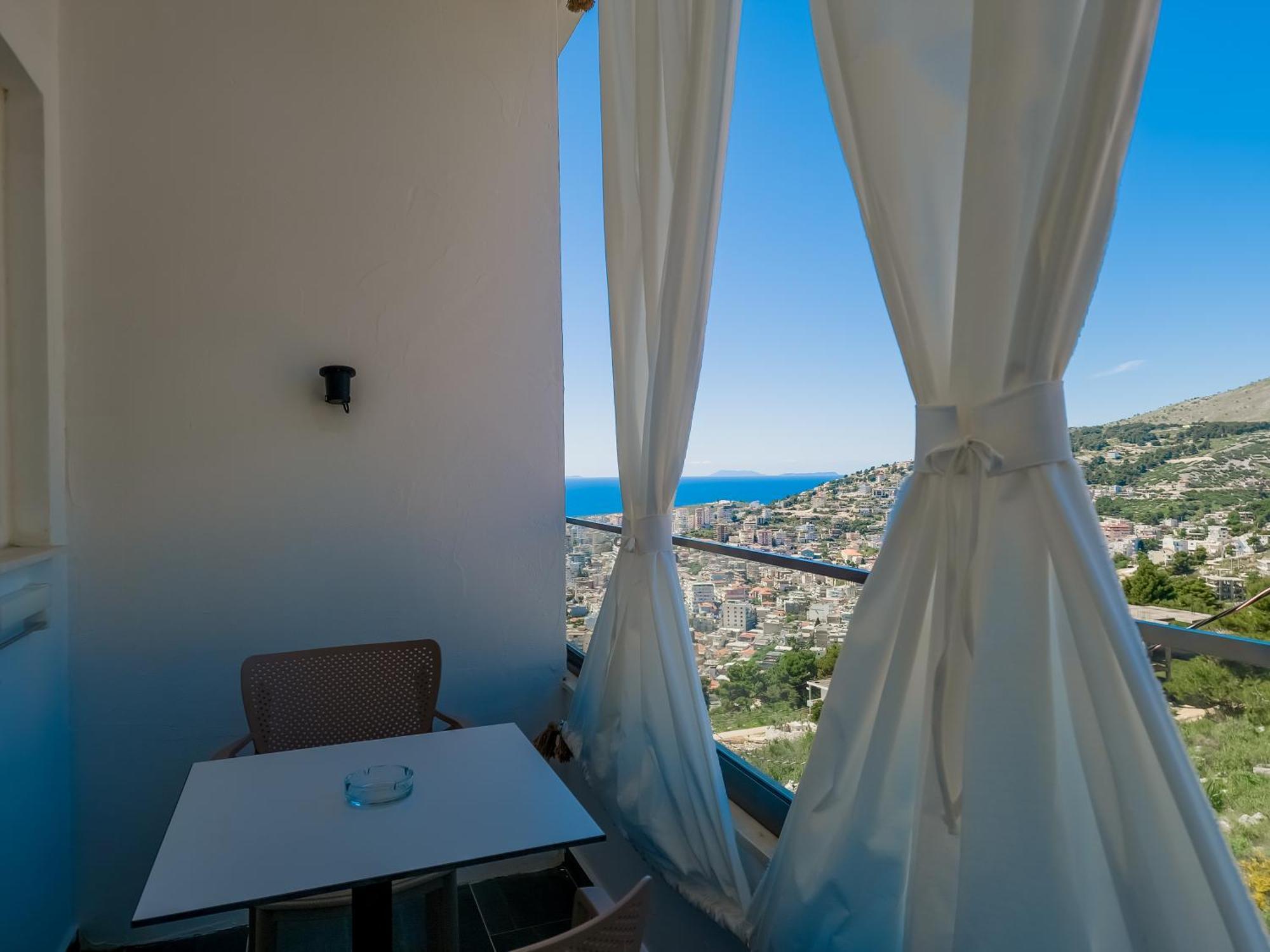 Hotel Sunset Shoreline - Sea View - Free Private Parking - Pool Saranda