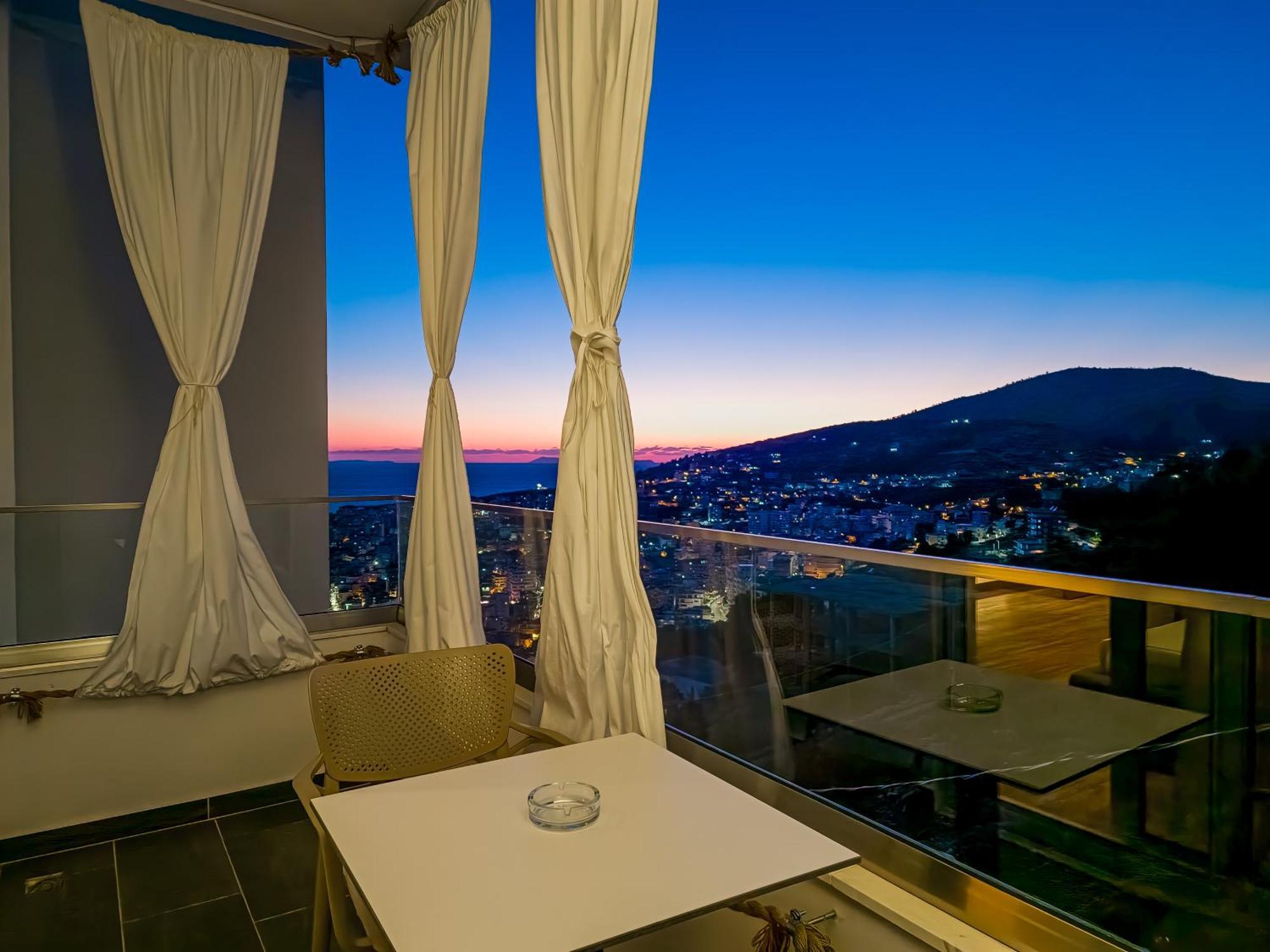Sunset Shoreline - Sea View - Free Private Parking - Pool Hotel Saranda
