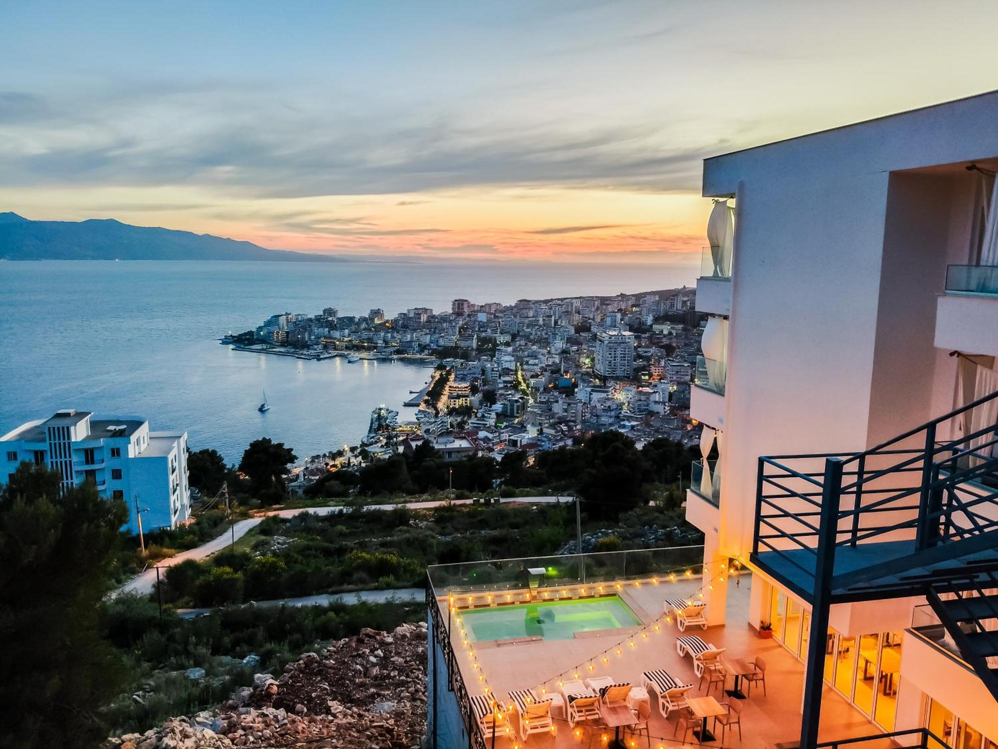 Sunset Shoreline - Sea View - Free Private Parking - Pool Saranda