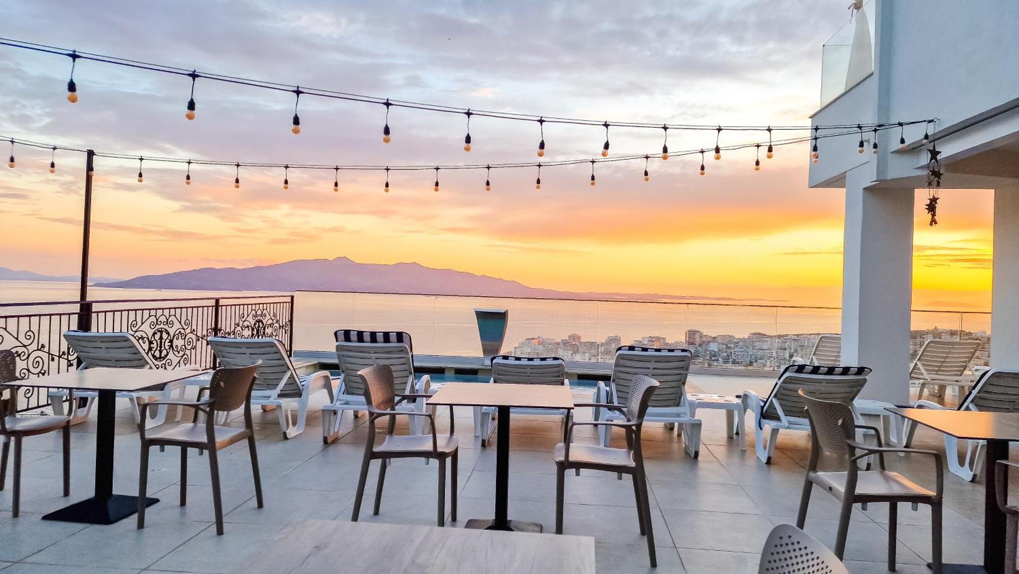 Sunset Shoreline - Sea View - Free Private Parking - Pool