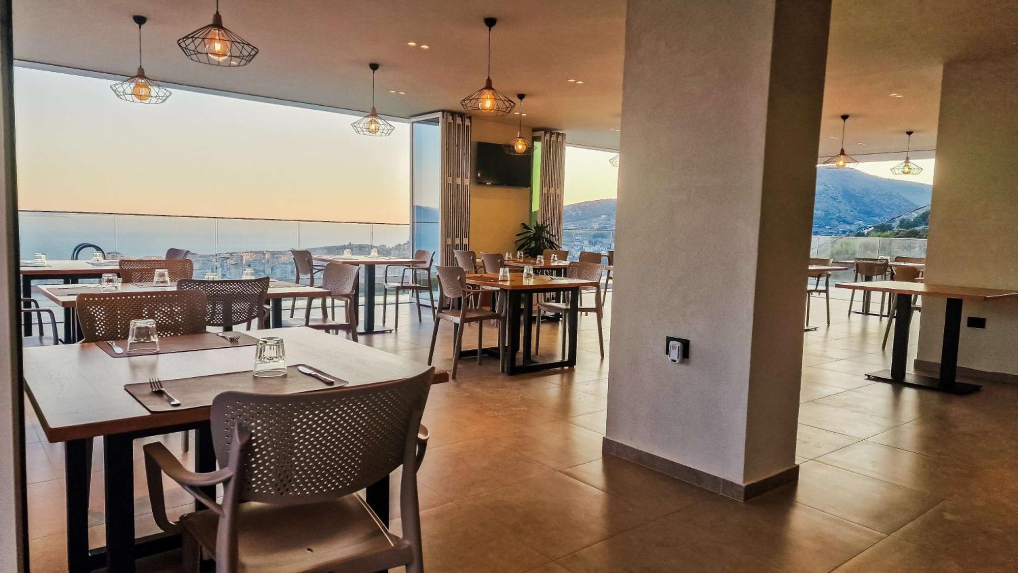 Sunset Shoreline - Sea View - Free Private Parking - Pool Saranda