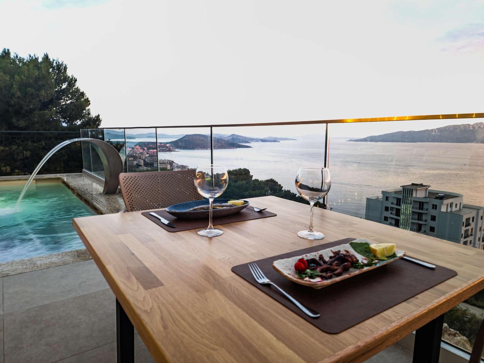 Sunset Shoreline - Sea View - Free Private Parking - Pool 4* Saranda
